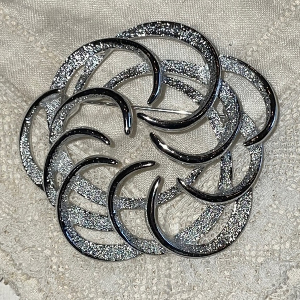 Vintage Silver Round Sarah Coventry Brooch Shoulder Pin